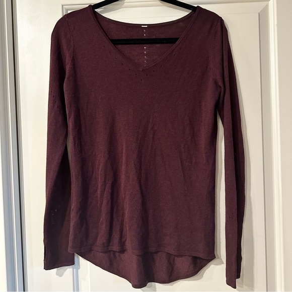 Lululemon Yin Time Long Sleeve in Burgundy - Picture 2 of 5